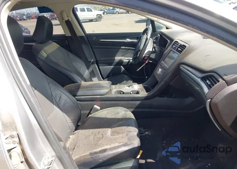 2020 Ford Fusion Titanium z USA, uszkodzony, nr VIN 3FA6P0K92LR118367